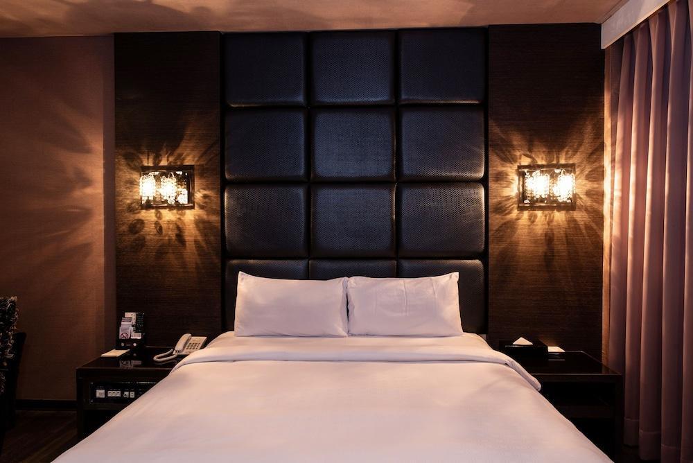 The Riverside Hotel Fashion Kaohsiung Exterior photo