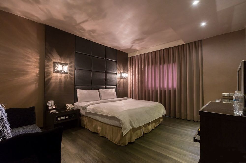 The Riverside Hotel Fashion Kaohsiung Exterior photo