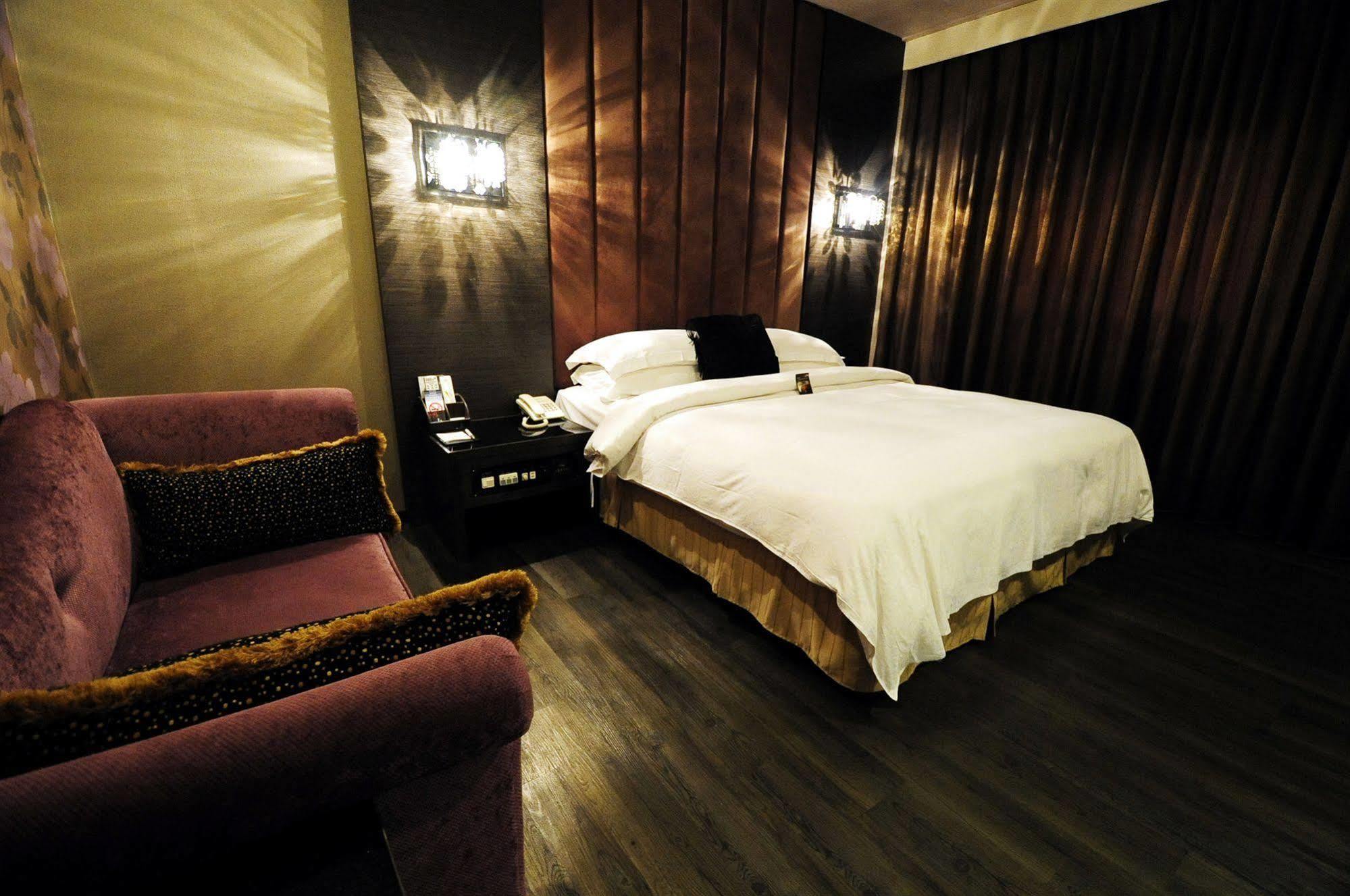 The Riverside Hotel Fashion Kaohsiung Exterior photo
