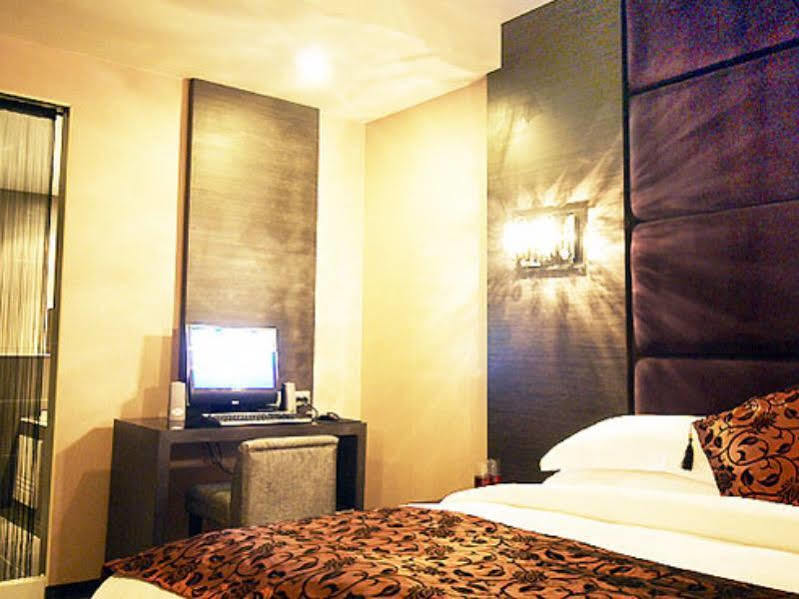 The Riverside Hotel Fashion Kaohsiung Exterior photo